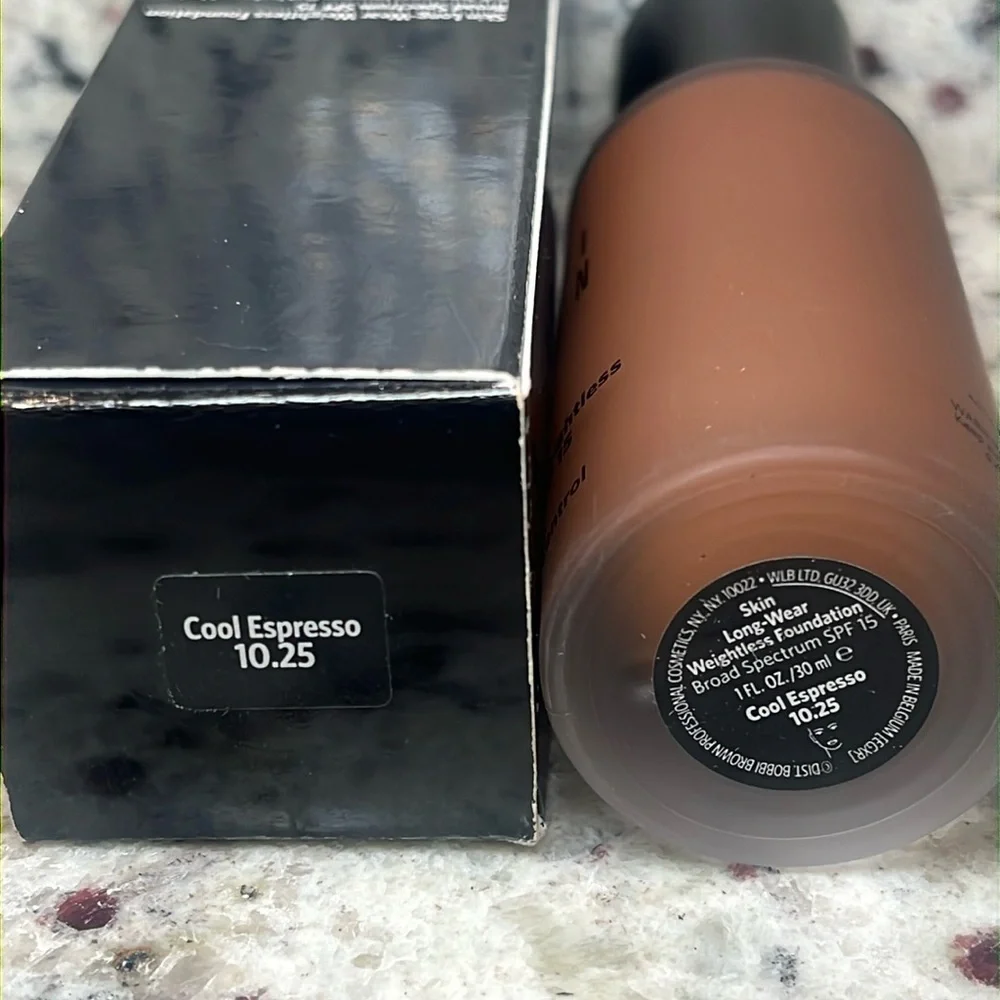 Bobbi Brown Cool Espresso Weightless Foundation